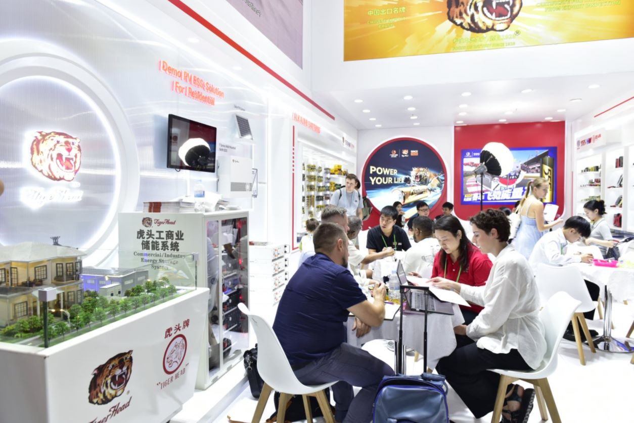 Tiger Head Battery se lance dans une nouvelle aventure à la 138e Foire de Canton, pionnière de l'avenir de l'énergie mondiale